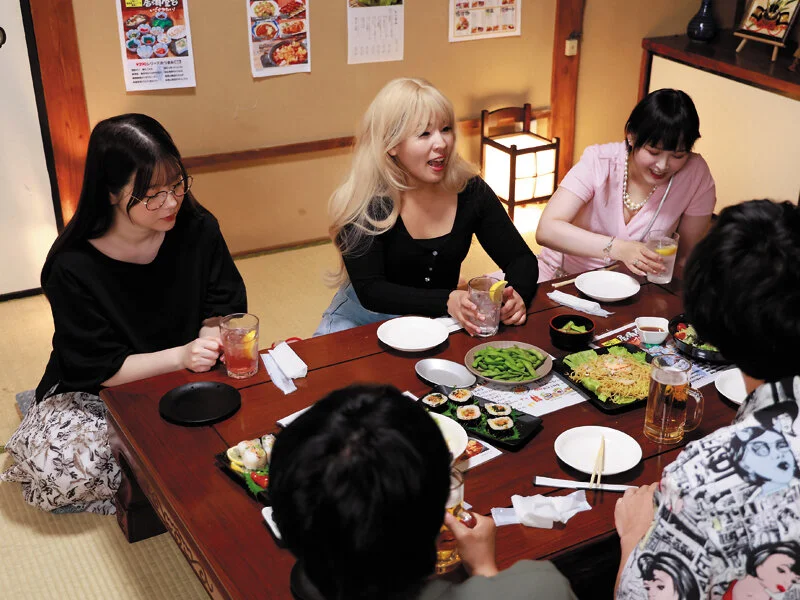 DVAJ-719 合コン数合わせ要員の陰キャ女子に居酒屋トイレで路上でめっちゃキスされ軽率にお持ち帰りしたら…一発ヤっても帰ってくれず勝手に同棲開始 デカパイズリと乳揺らしピストンで連日ザーメン抜き盗られ生活 丸最レア サンプル画像11